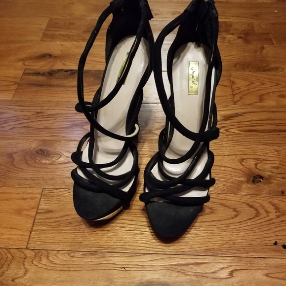 Black heels - Picture 2 of 6